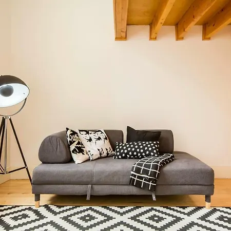 Invicta Courtyard Apartment