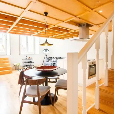 Invicta Courtyard Apartment *
